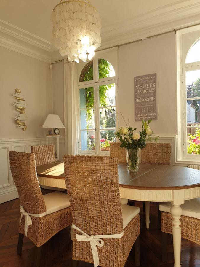 Holiday home Les Volets Bleus De Les Roses