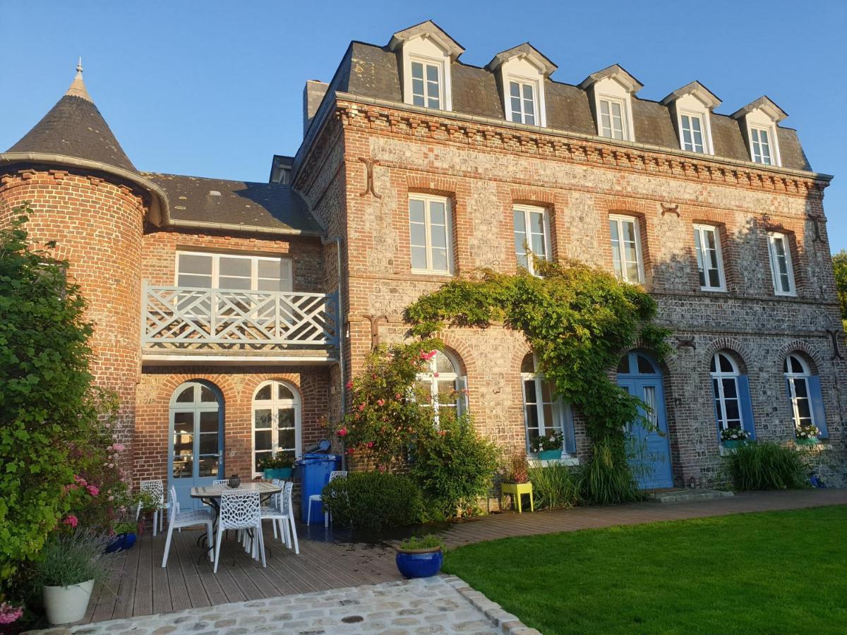 Les Volets Bleus De Les Roses Holiday home *