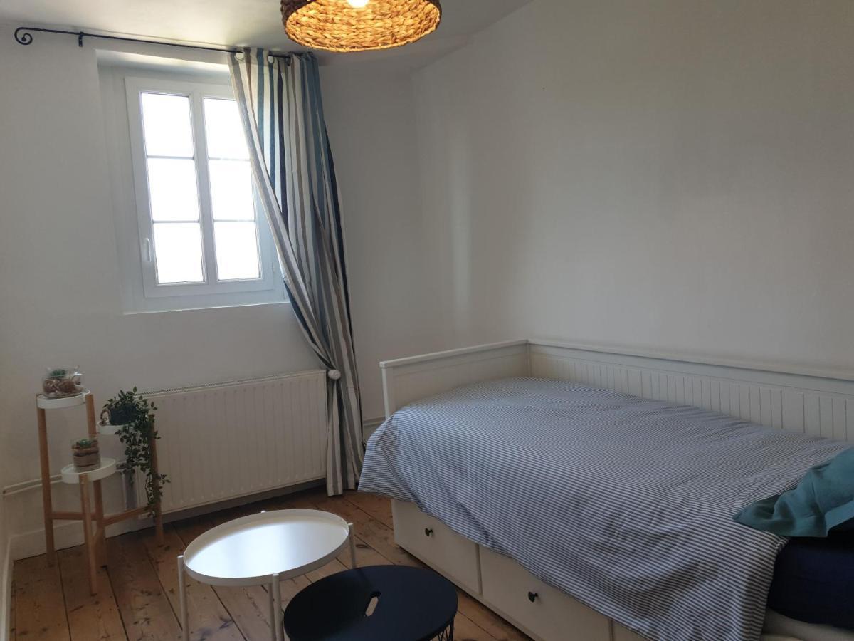 Holiday home Les Volets Bleus De Les Roses *