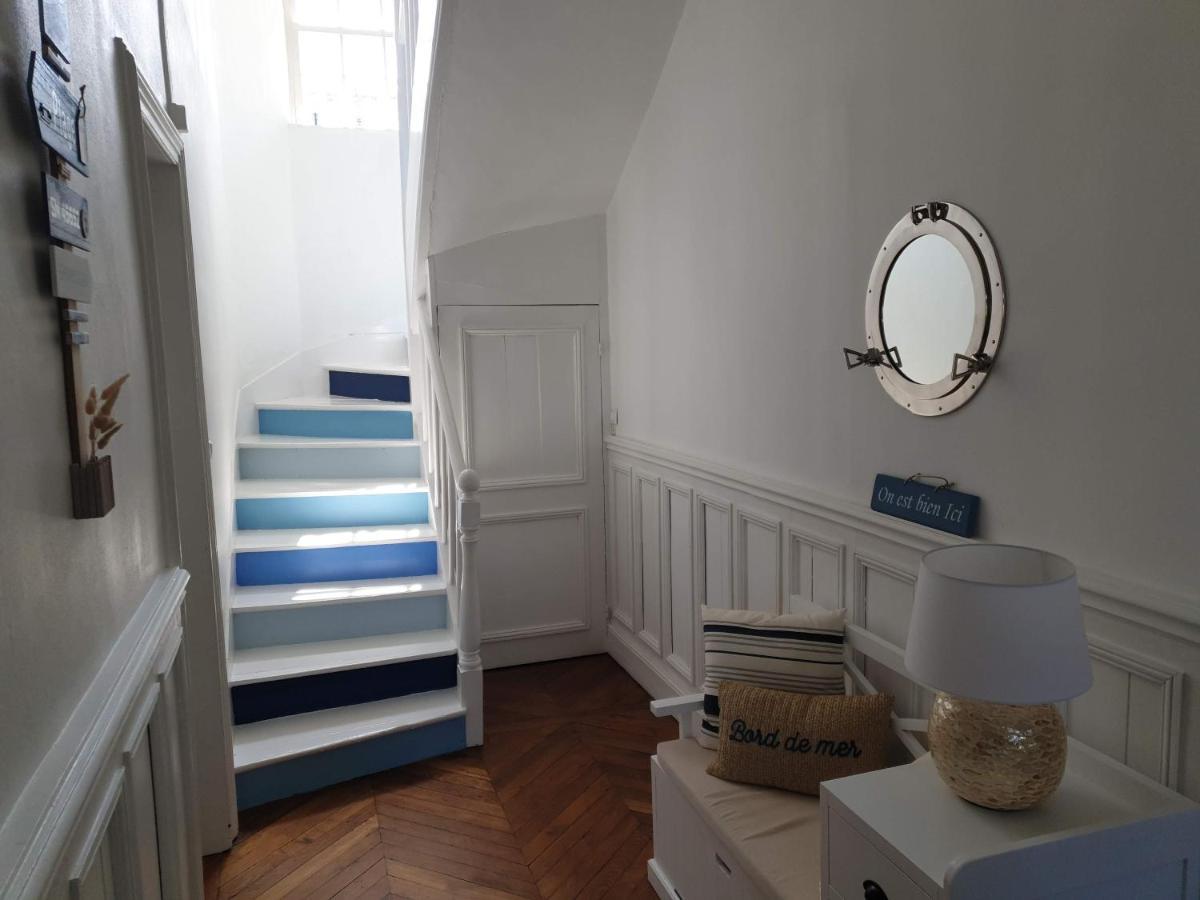 Les Volets Bleus De Les Roses Holiday home