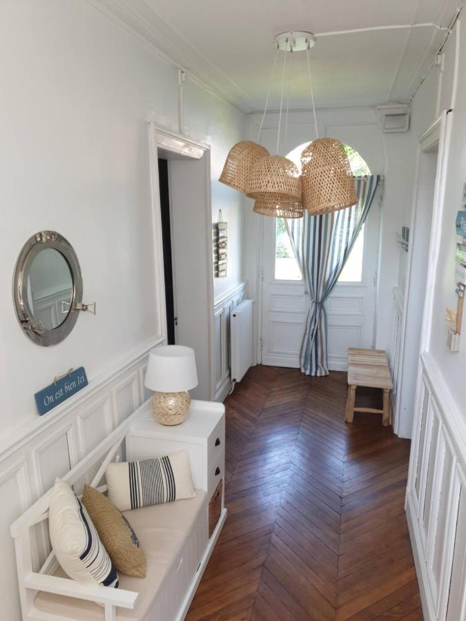 Holiday home Les Volets Bleus De Les Roses