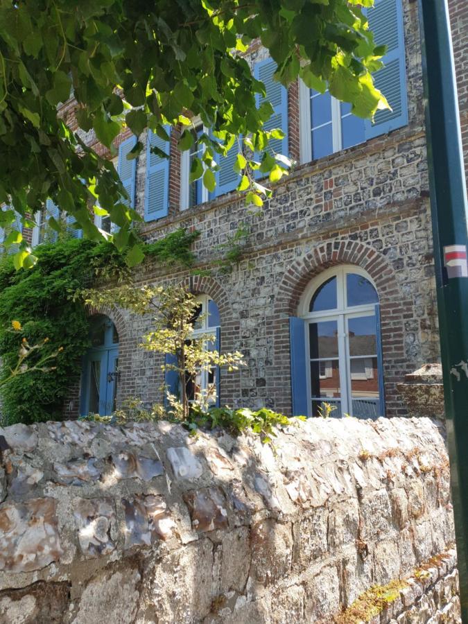 Holiday home Les Volets Bleus De Les Roses *