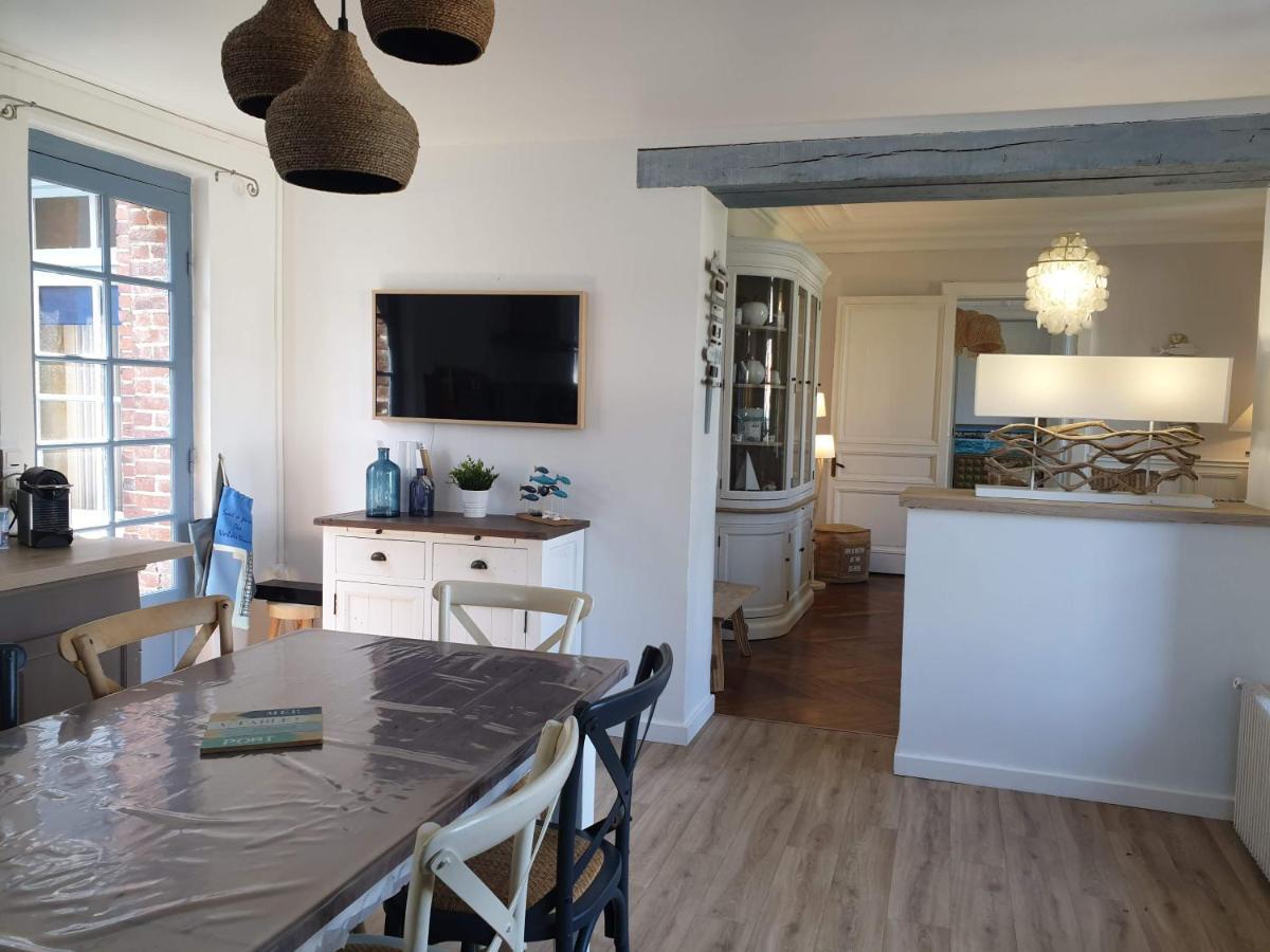 Les Volets Bleus De Les Roses Holiday home